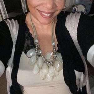 ❤️ SUCH a bold neutral statement necklace ❤️